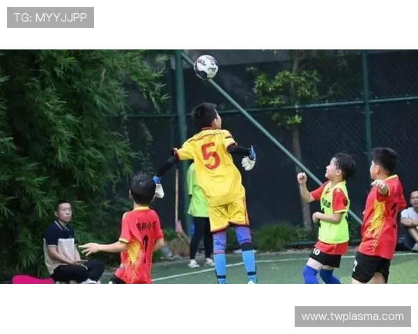 足球明星助力儿童梦想实现让小小球迷感受足球的魅力与激情