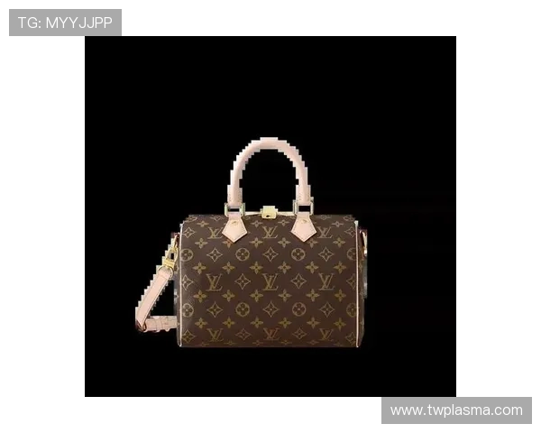 足球明星们的时尚选择揭秘他们常用的包包品牌与款式分析